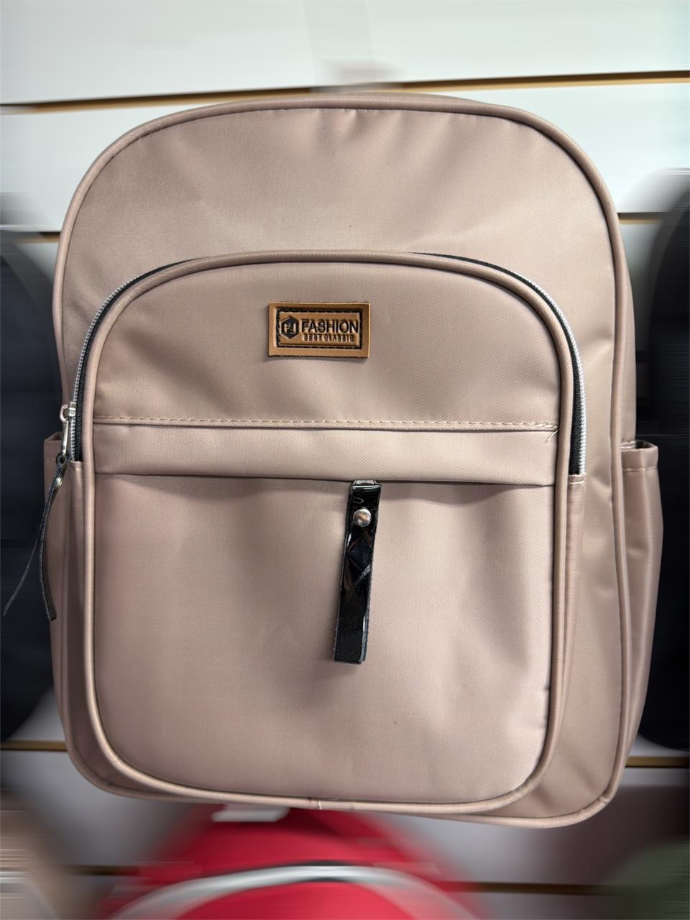 Mochila impermeable bolsillos beige