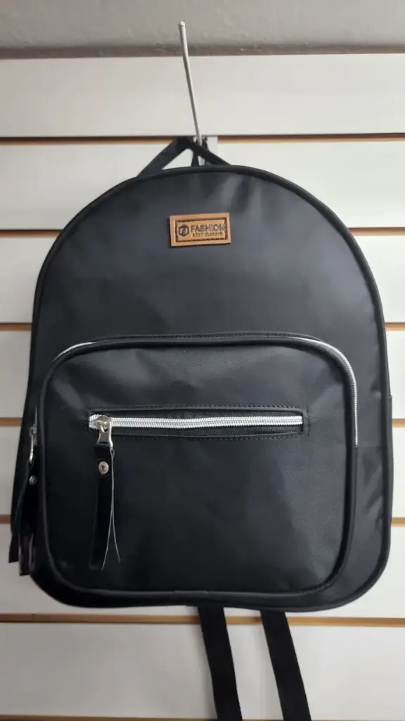 mochila impermeable negra